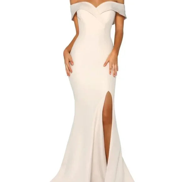 LAIRA GOWN